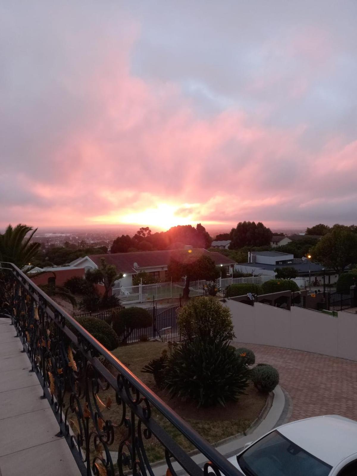 Apartment Luxury Flat With Magnificent Views In Plattrkloof