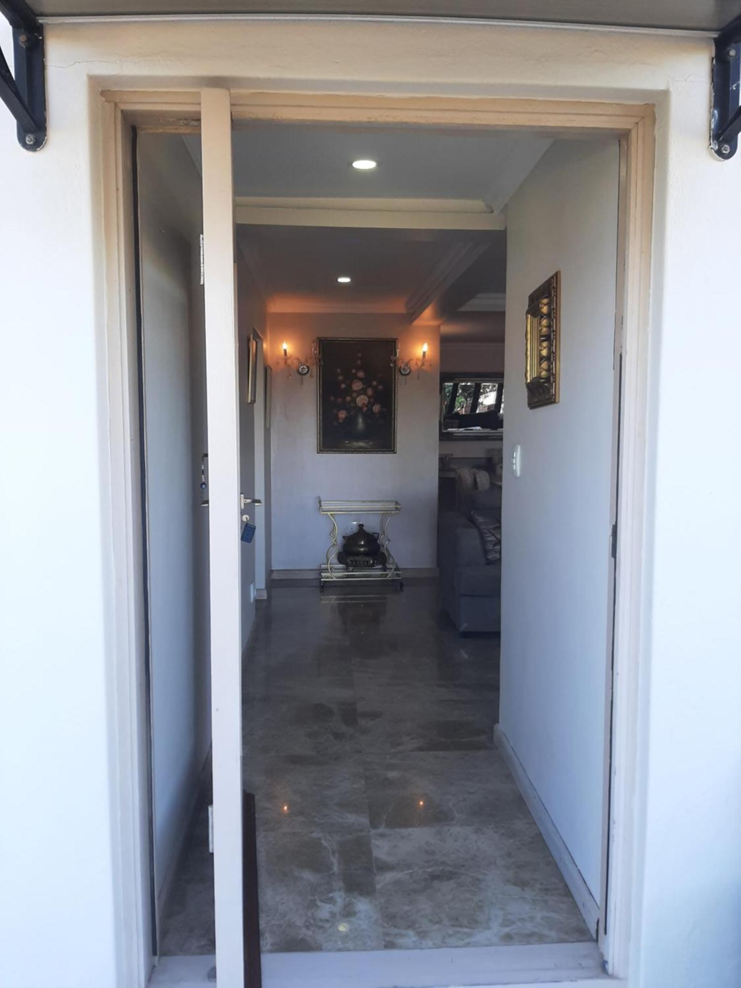 Luxury Flat With Magnificent Views In Plattrkloof * Cape Town