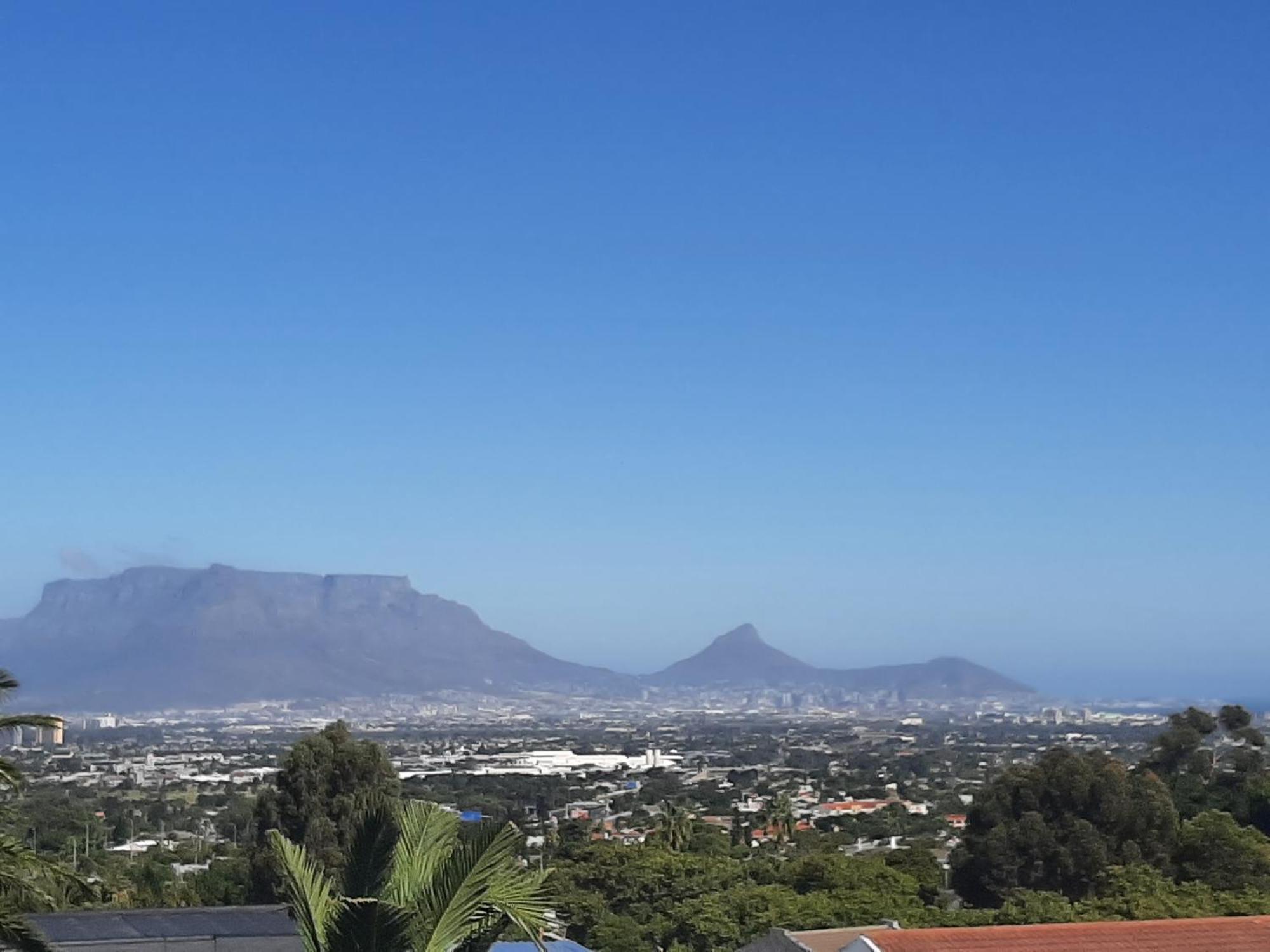Luxury Flat With Magnificent Views In Plattrkloof