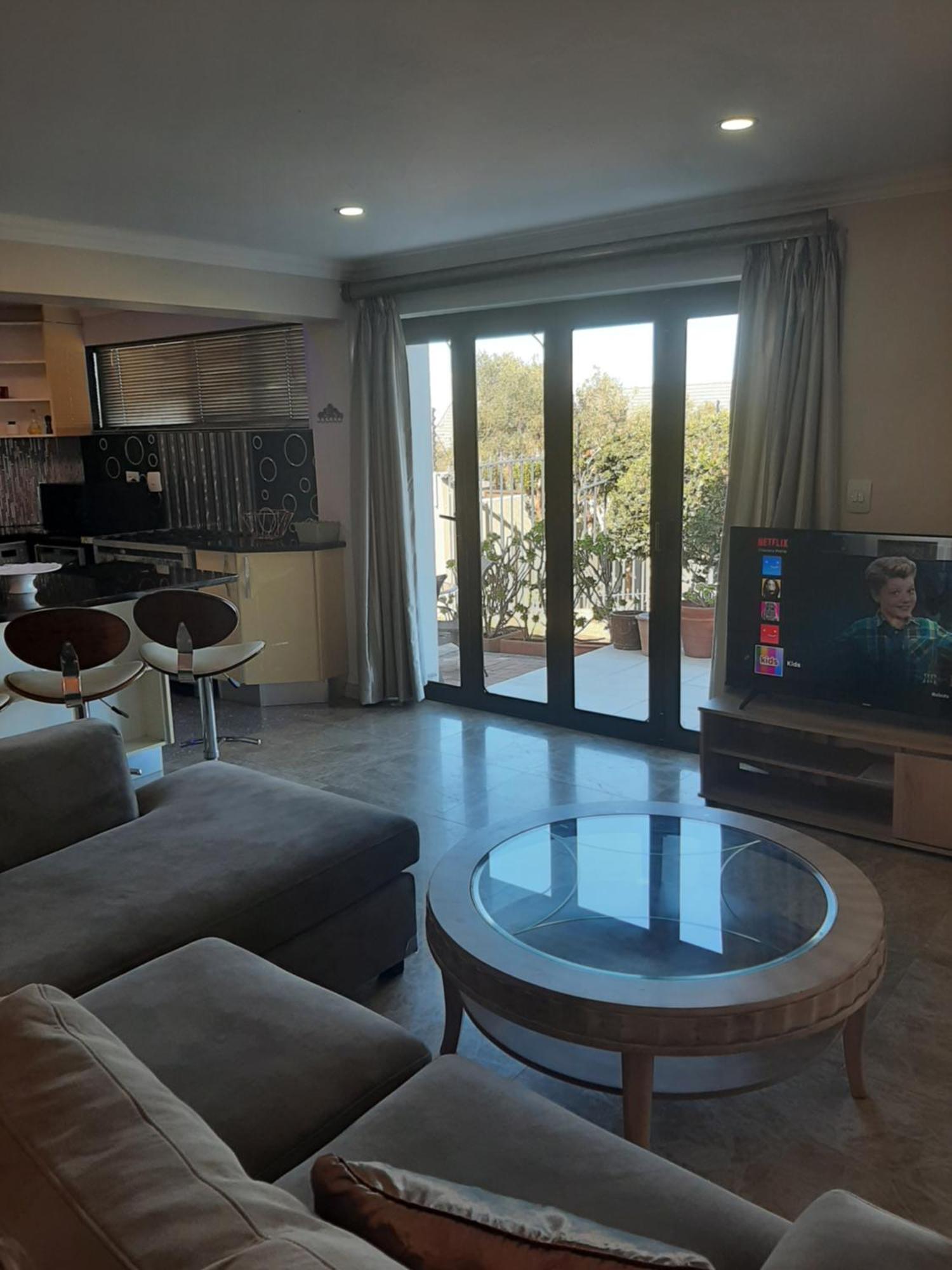 Luxury Flat With Magnificent Views In Plattrkloof Apartment *