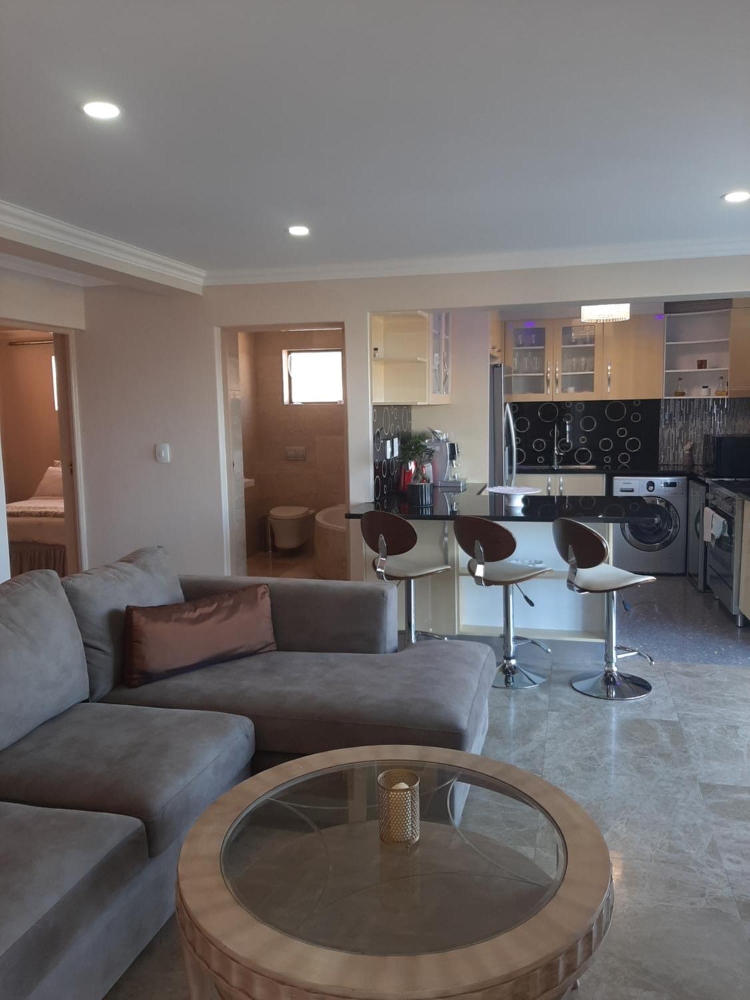 Apartment Luxury Flat With Magnificent Views In Plattrkloof *
