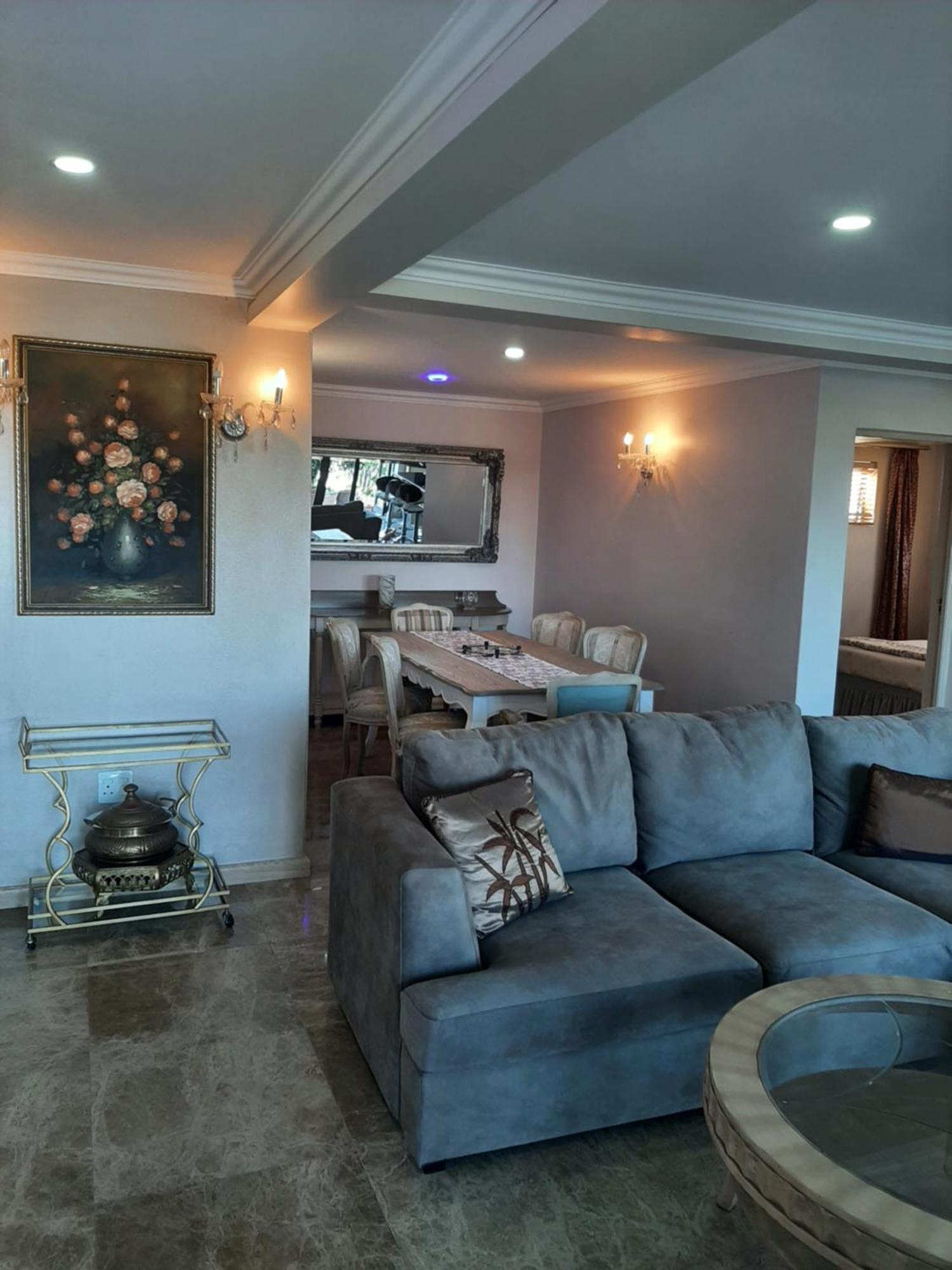 Apartment Luxury Flat With Magnificent Views In Plattrkloof *
